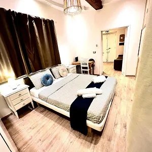  Apartamento Pantheon Luxury Historic Center